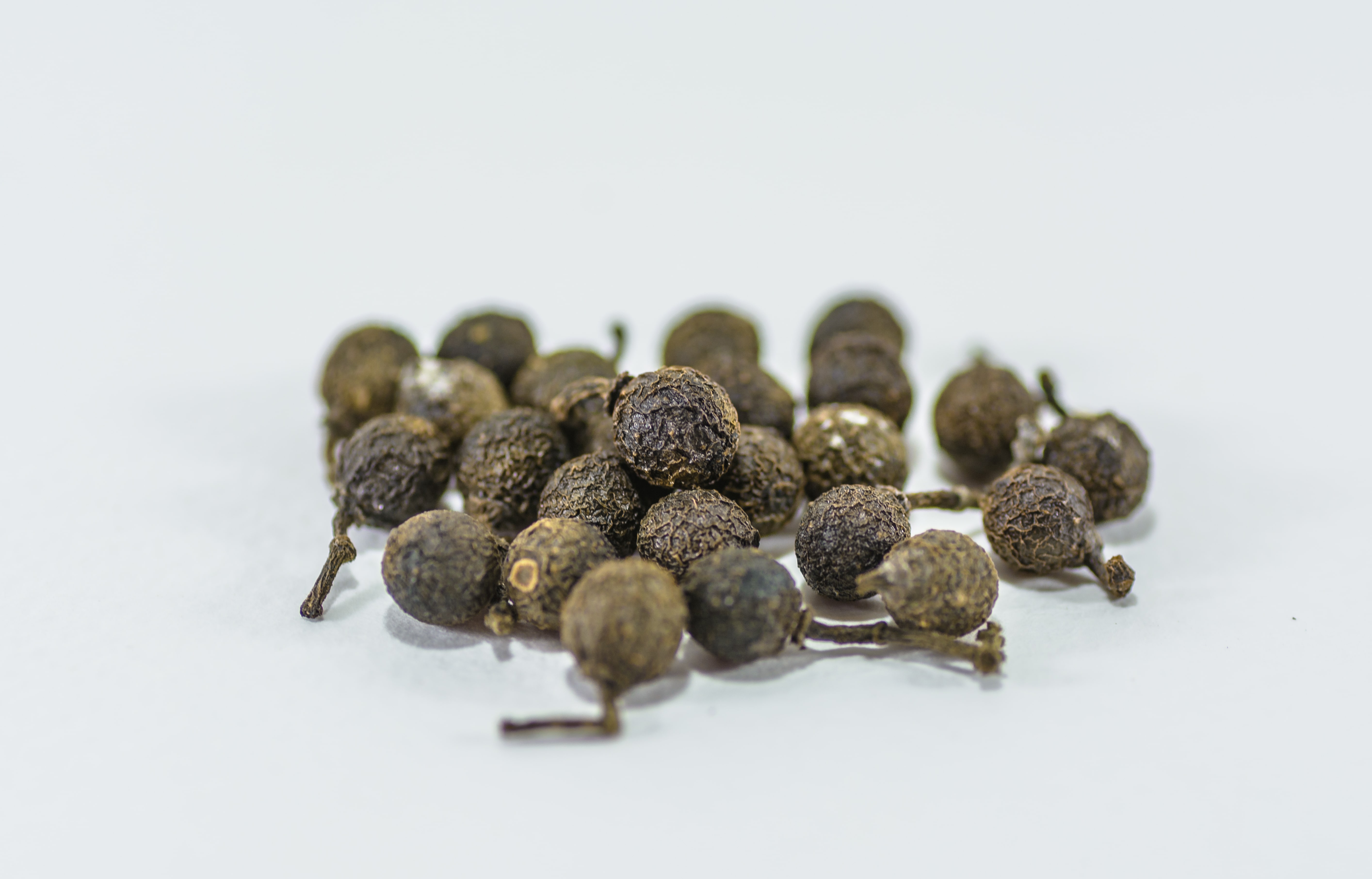 Litsea cubeba oil (CAS N° 68855-99-2) Litsea cubeba oil (CAS N° 68855-99-2)